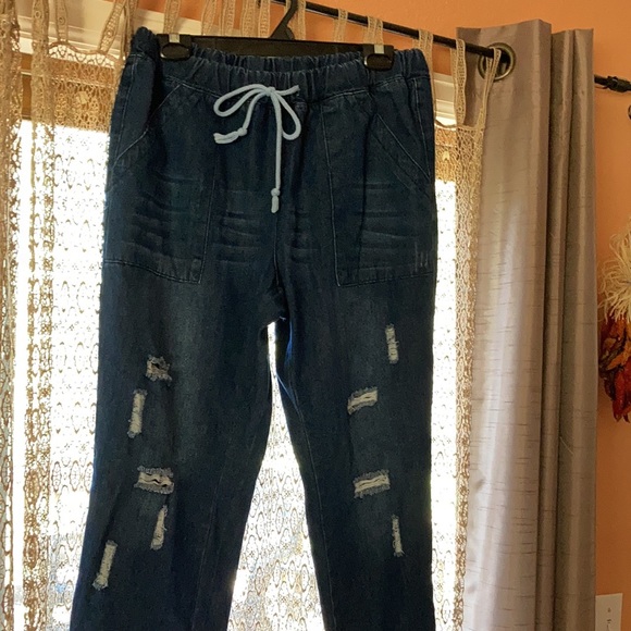 Distressed denim jogger - Picture 3 of 8